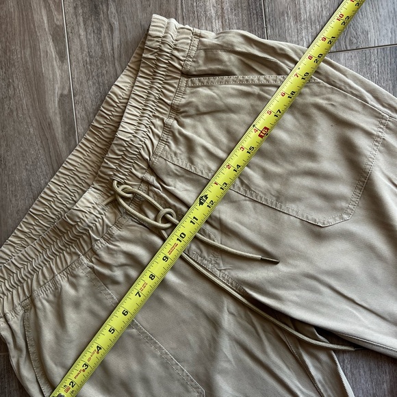 True Religion pull on khaki pants size medium really nice condition - Picture 9 of 11